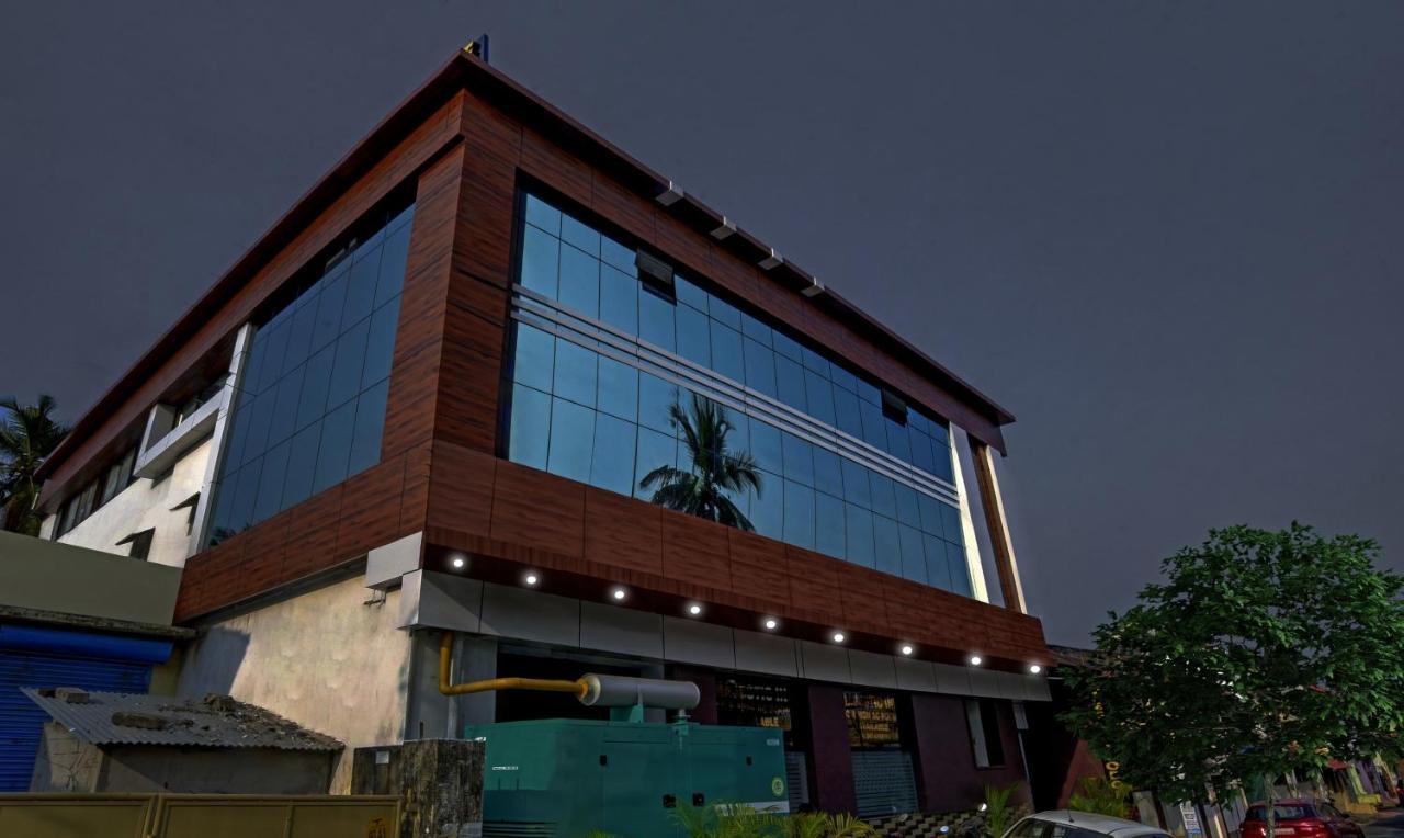 Treebo Trip Majestic Inn Thampanoor تريفِندرم المظهر الخارجي الصورة
